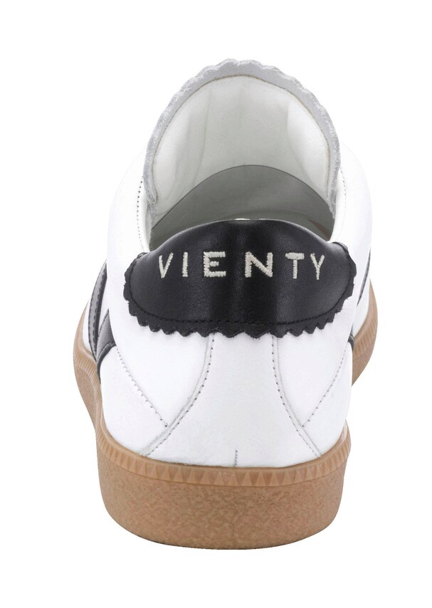Court Sneaker 1