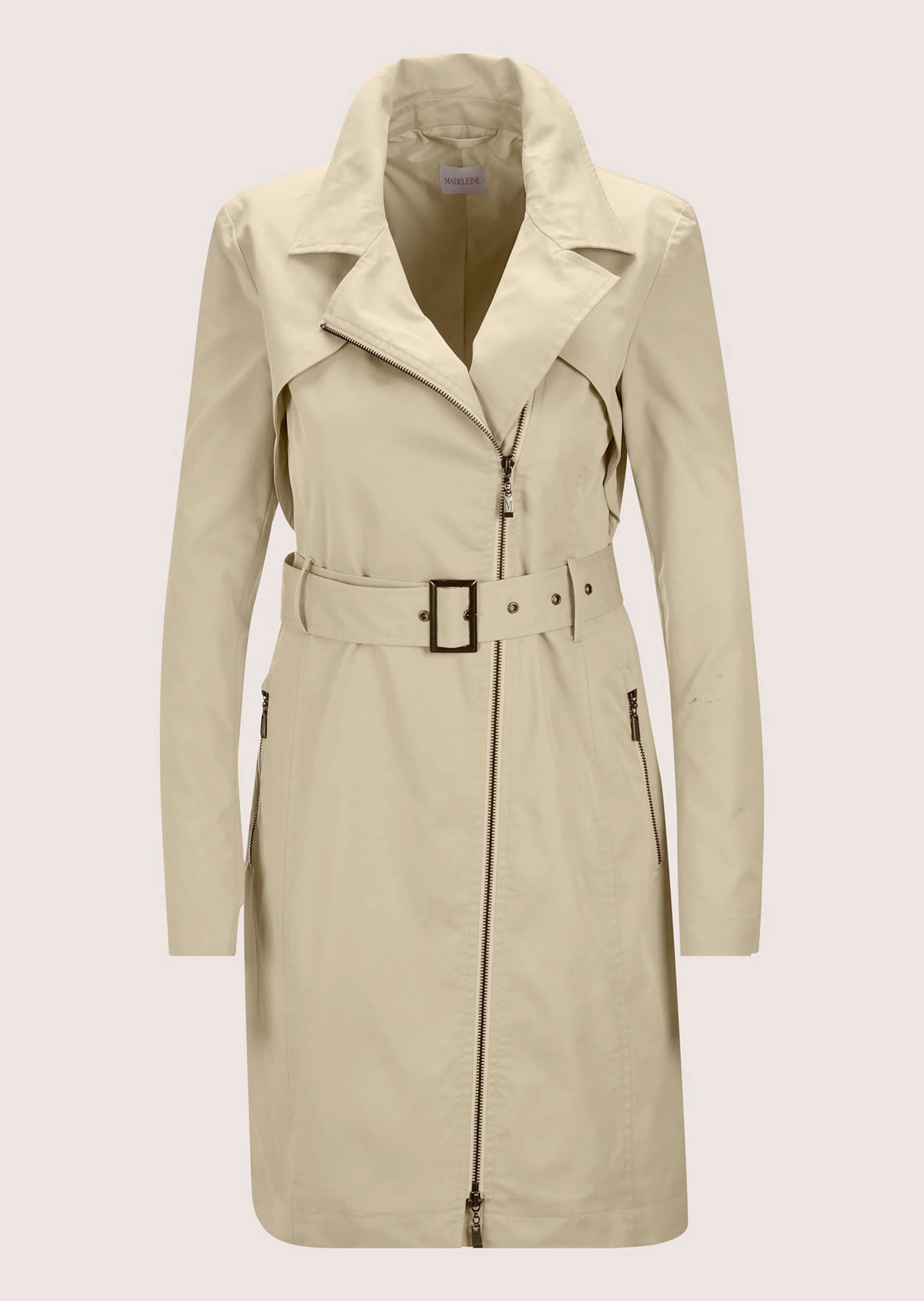 Trench coat in light | MADELEINE Fashion