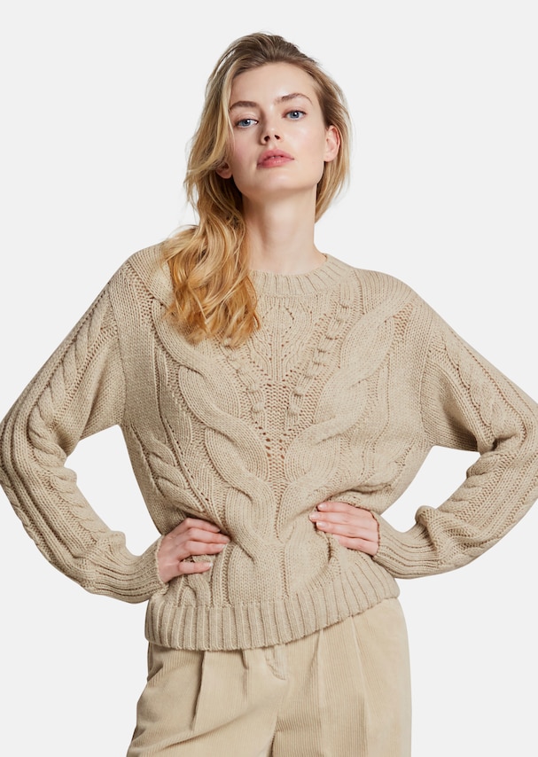 Knitted jumper with cable pattern