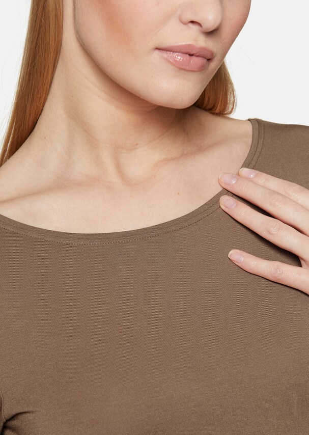 Top with boat neckline 4