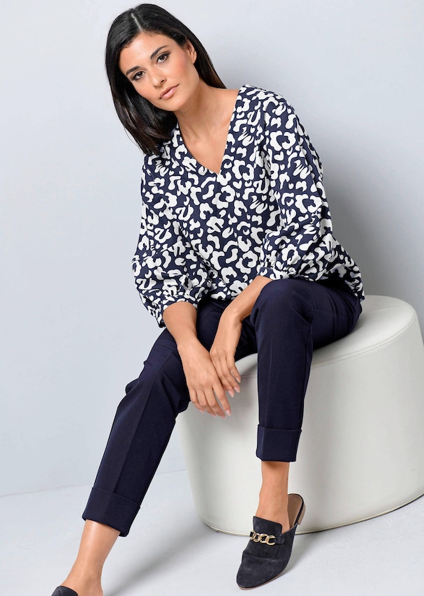 Bluse mit modischem Animal - und Blusendessin 3