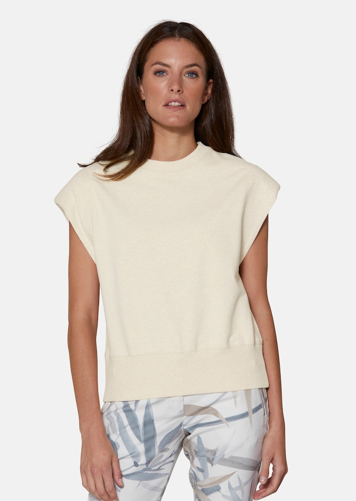 Sleeveless sweatshirt with trendy shoulder accentuation