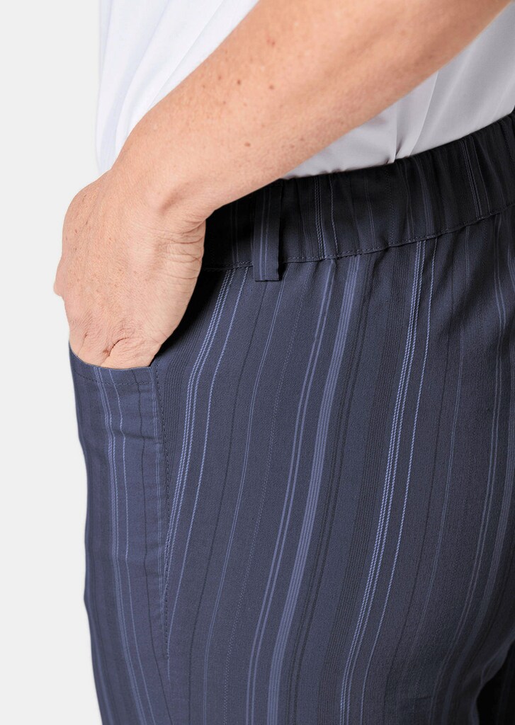Sportliche Strukturhose in elastischer Ware