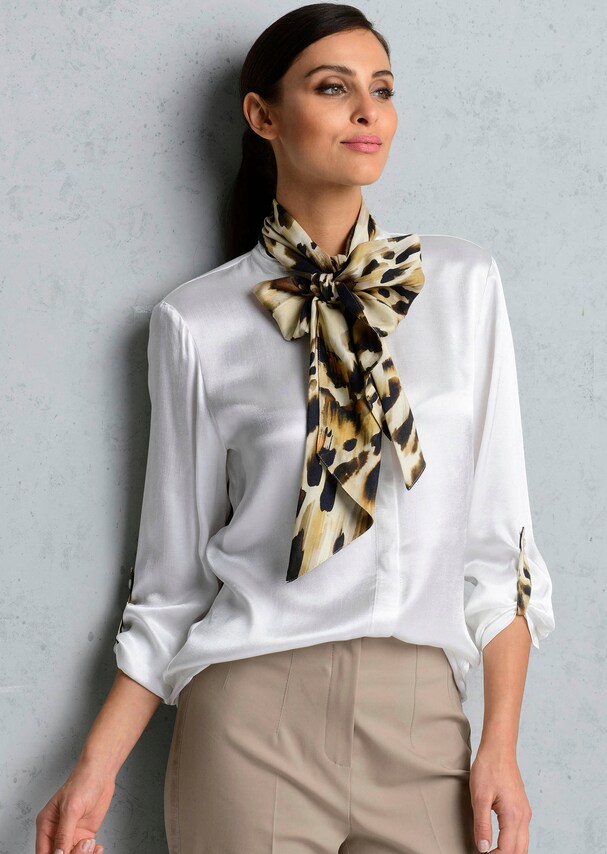 Bluse mit bedruckter Schluppe 3