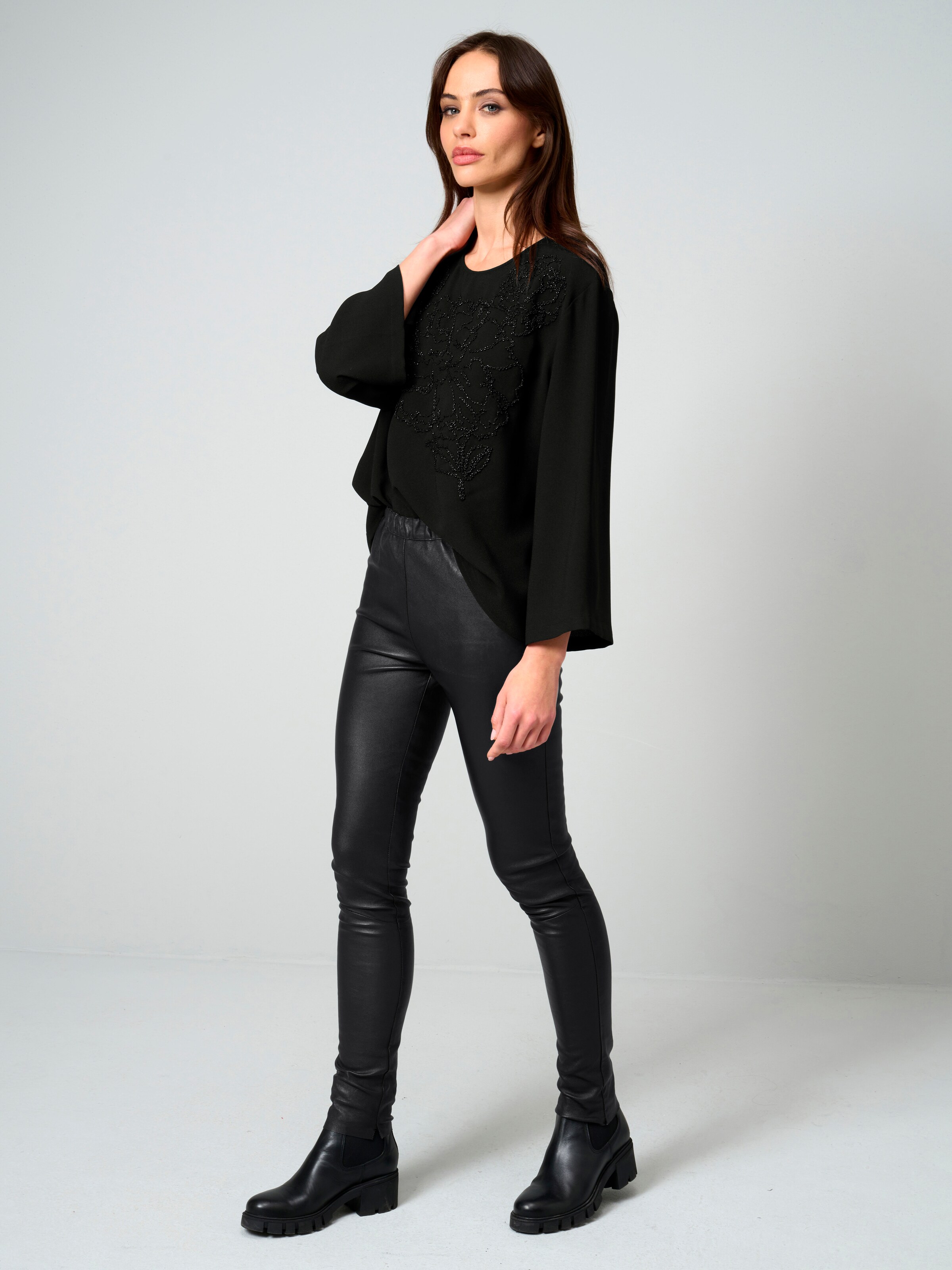 Bluse mit Perlenmotiv 3