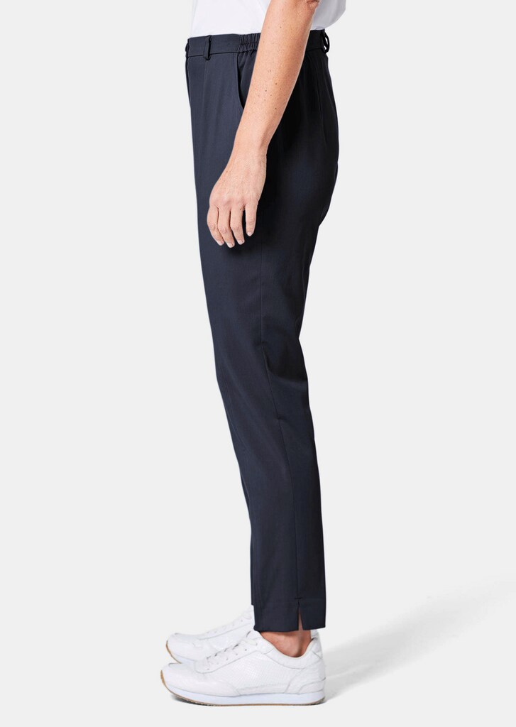 Sportive Hose Carla aus trageangenehmen Satin