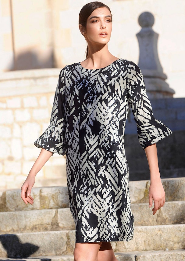 Kleid mit grafischem Druck 3