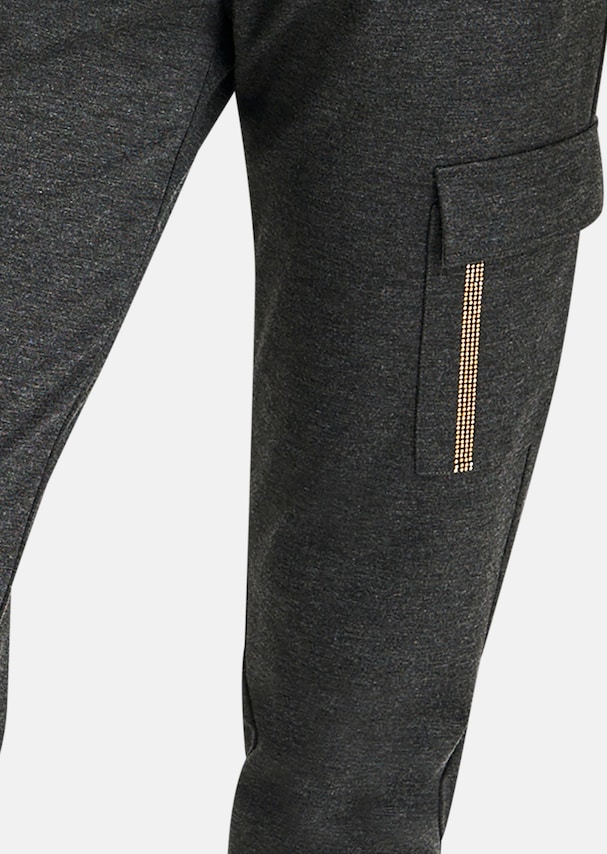 Cargo-style jogging trousers 4