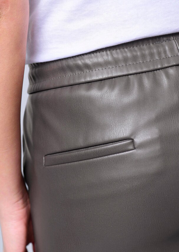 Schlupfhose aus Lederimitat 4