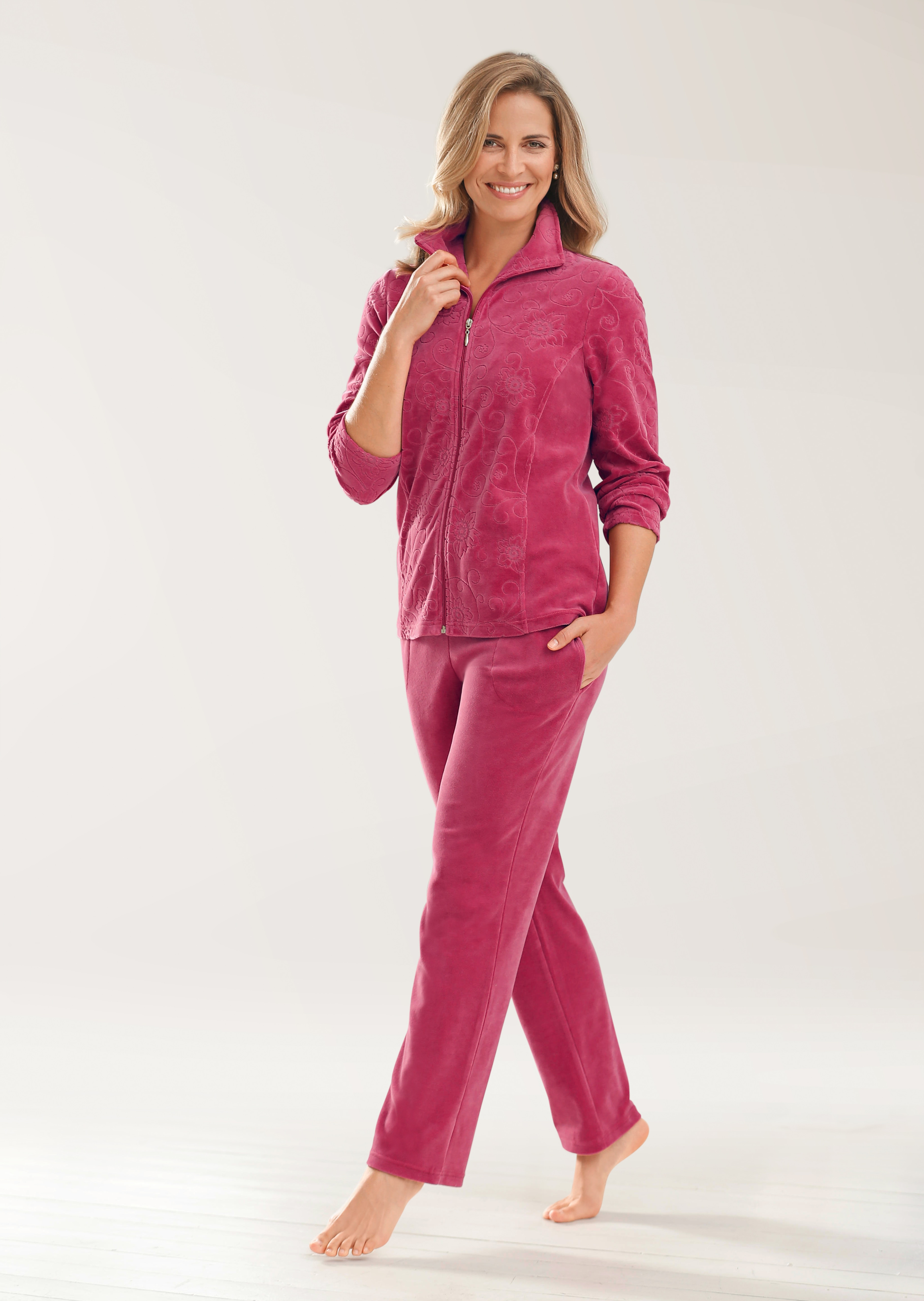 Velvety velour lounge suit