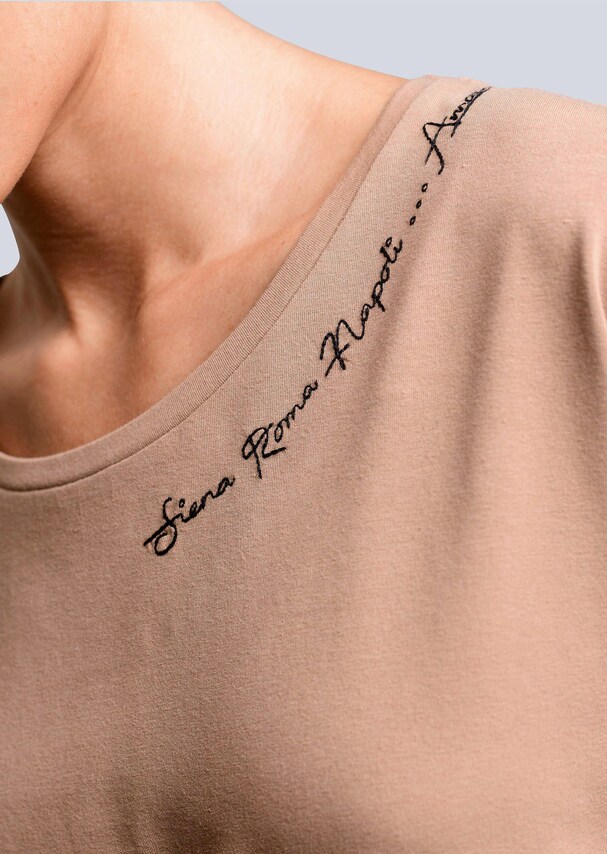 Shirt mit Stickerei