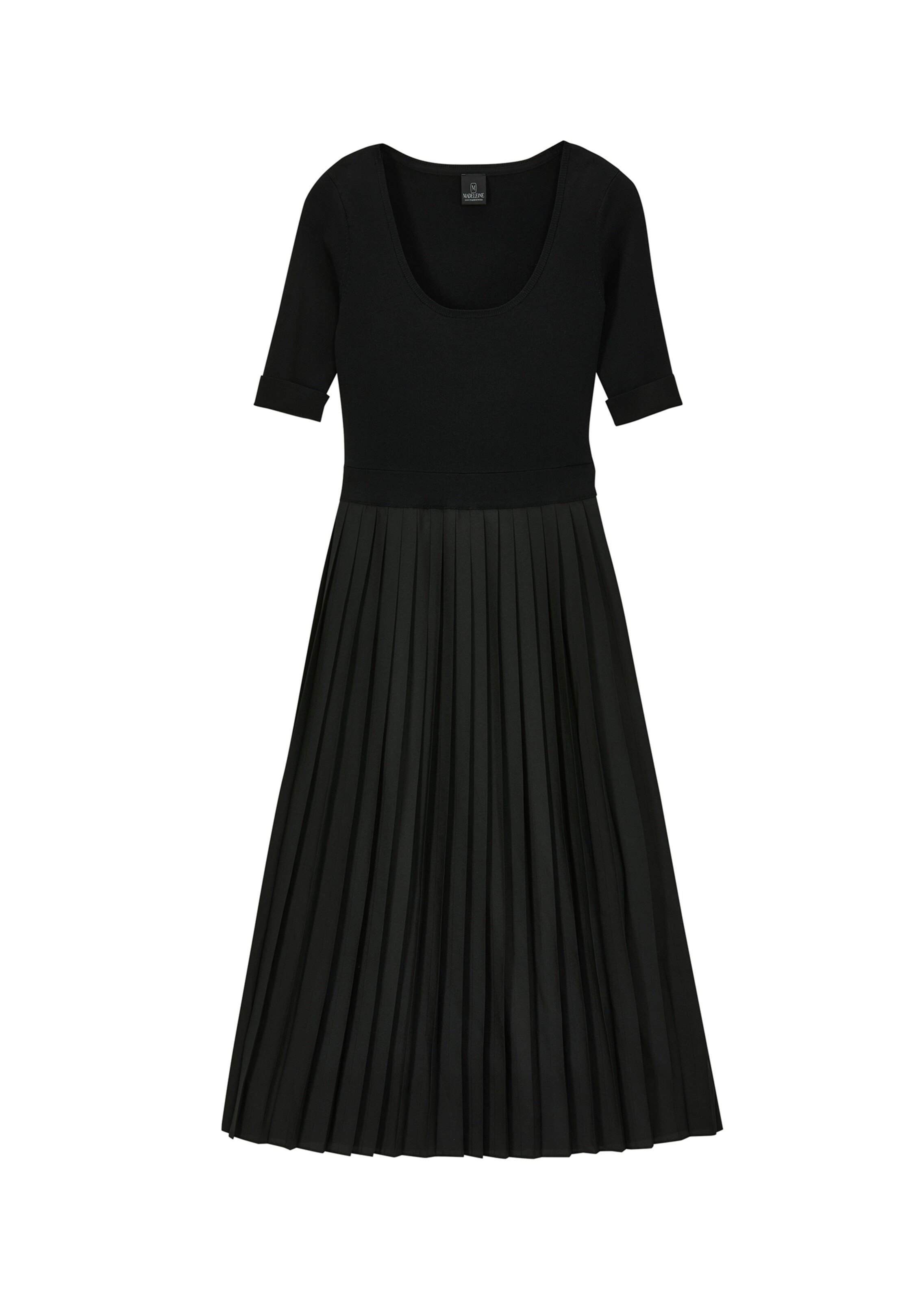 Dress in black | MADELEINE Fashion