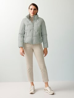 Kurze Daunensteppjacke mit Zierbändern thumbnail 2