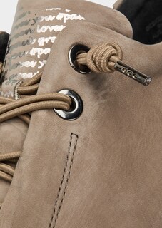 Klassischer Sneaker mit dezenten Details thumbnail 3