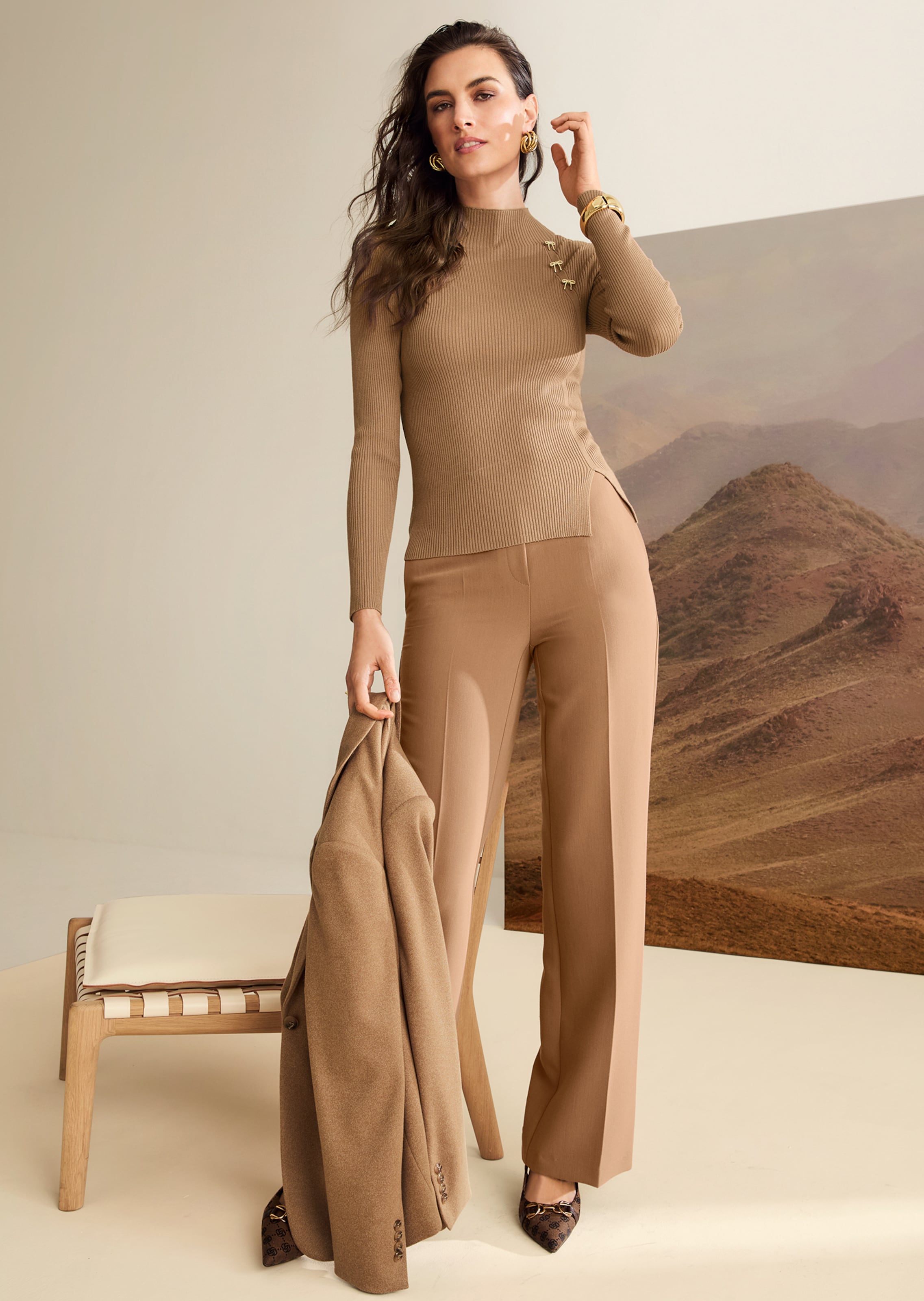 Rippstrick-Pullover mit abnehmbaren Broschen