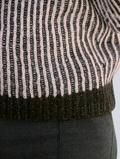 Pullover in modischem Streifendessin thumbnail 3