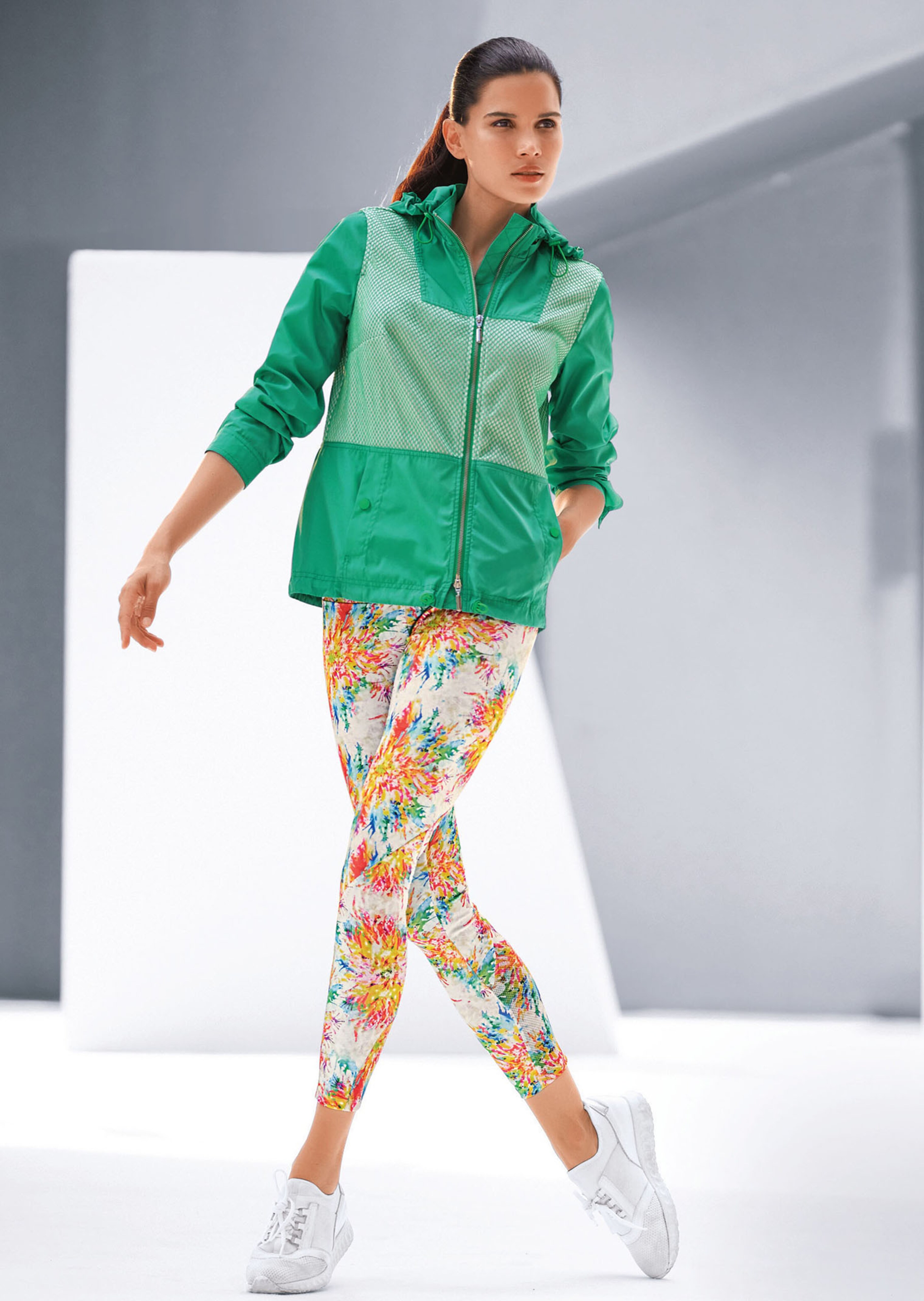 Leichte Outdoorjacke mit Meshbesätzen