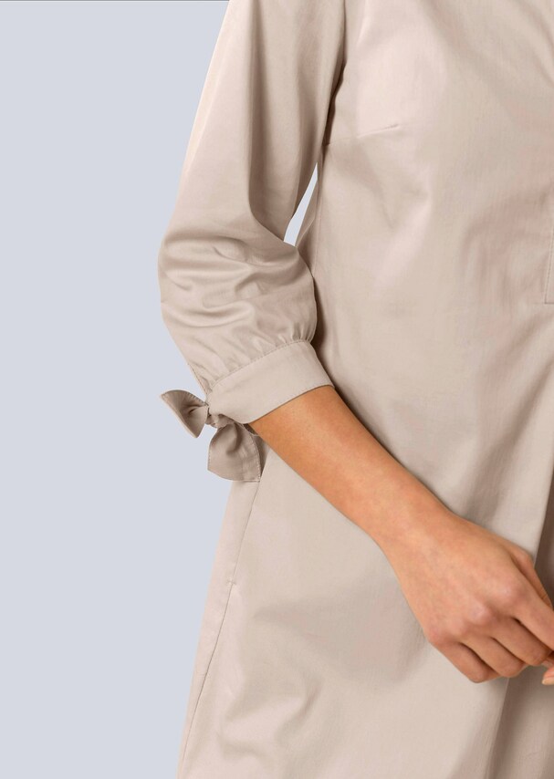 Kleid mit Rundhalsausschnitt 1