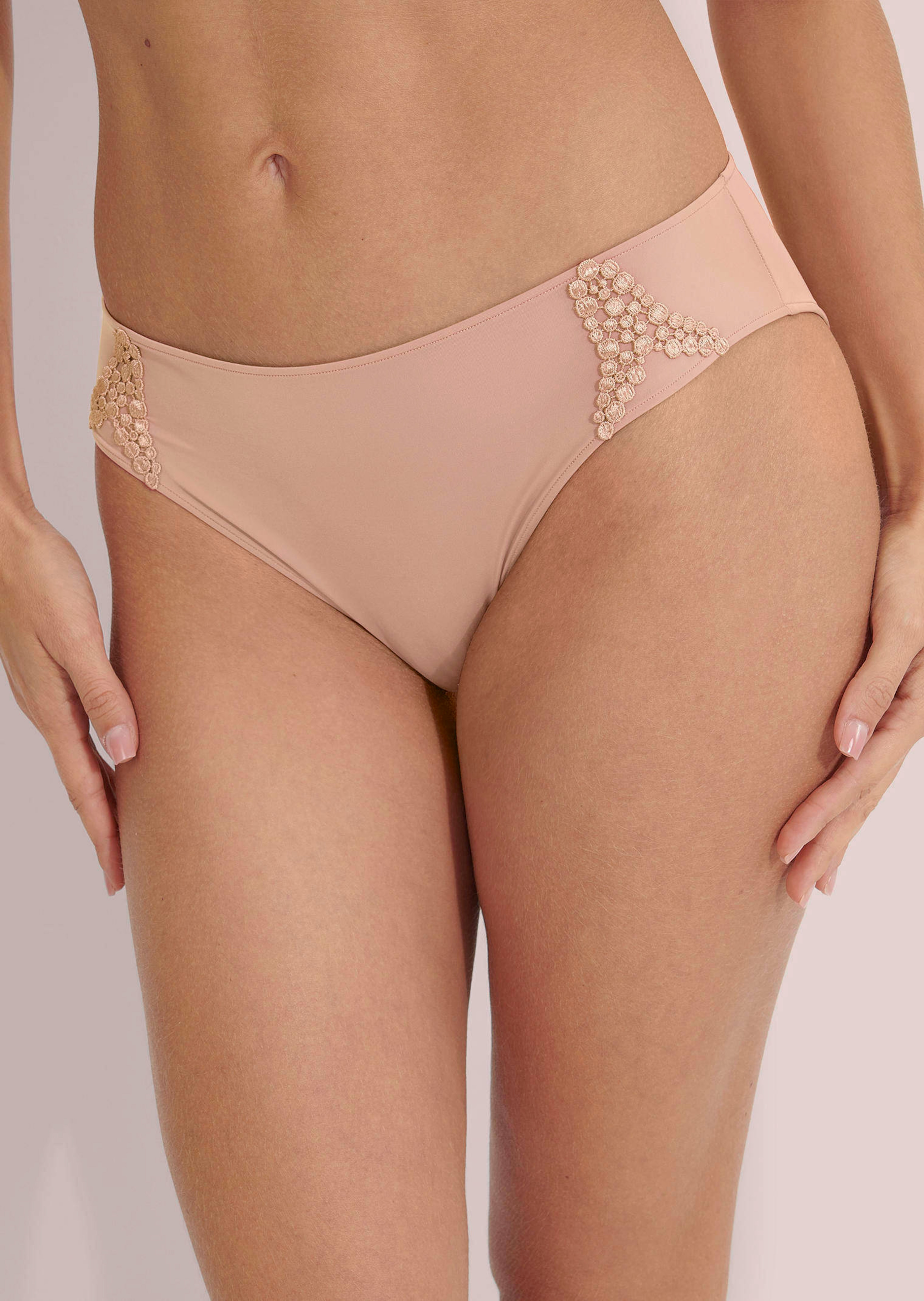 Hüftslip aus seidig-weicher Microfaser