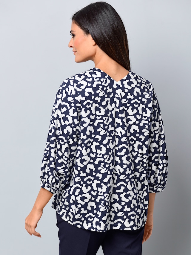 Bluse mit modischem Animal - und Blusendessin 2