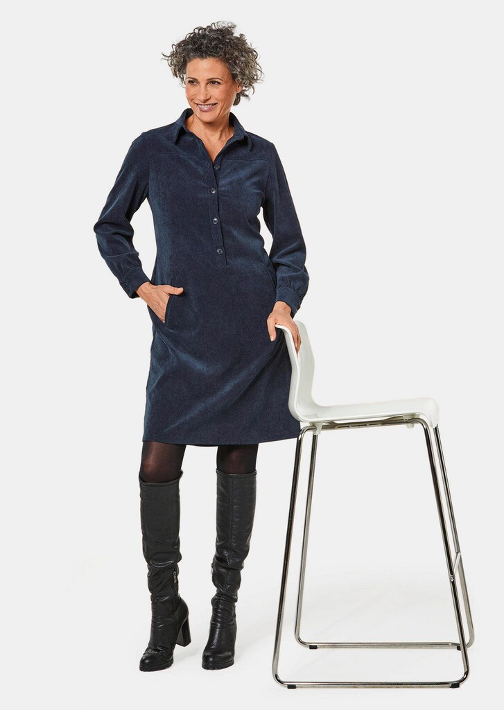 Cordkleid mit Taschen und Blusenkragen