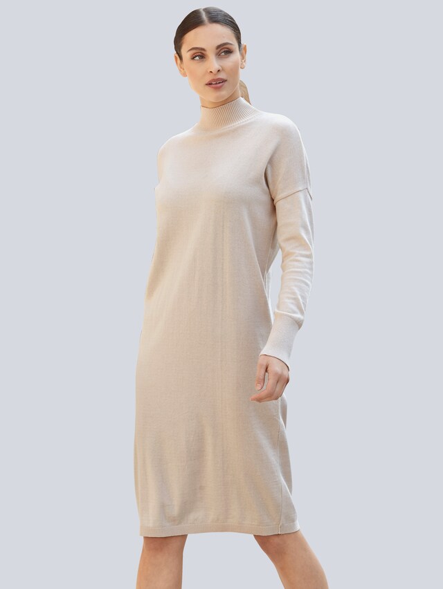Strickkleid mit Stehkragen 4