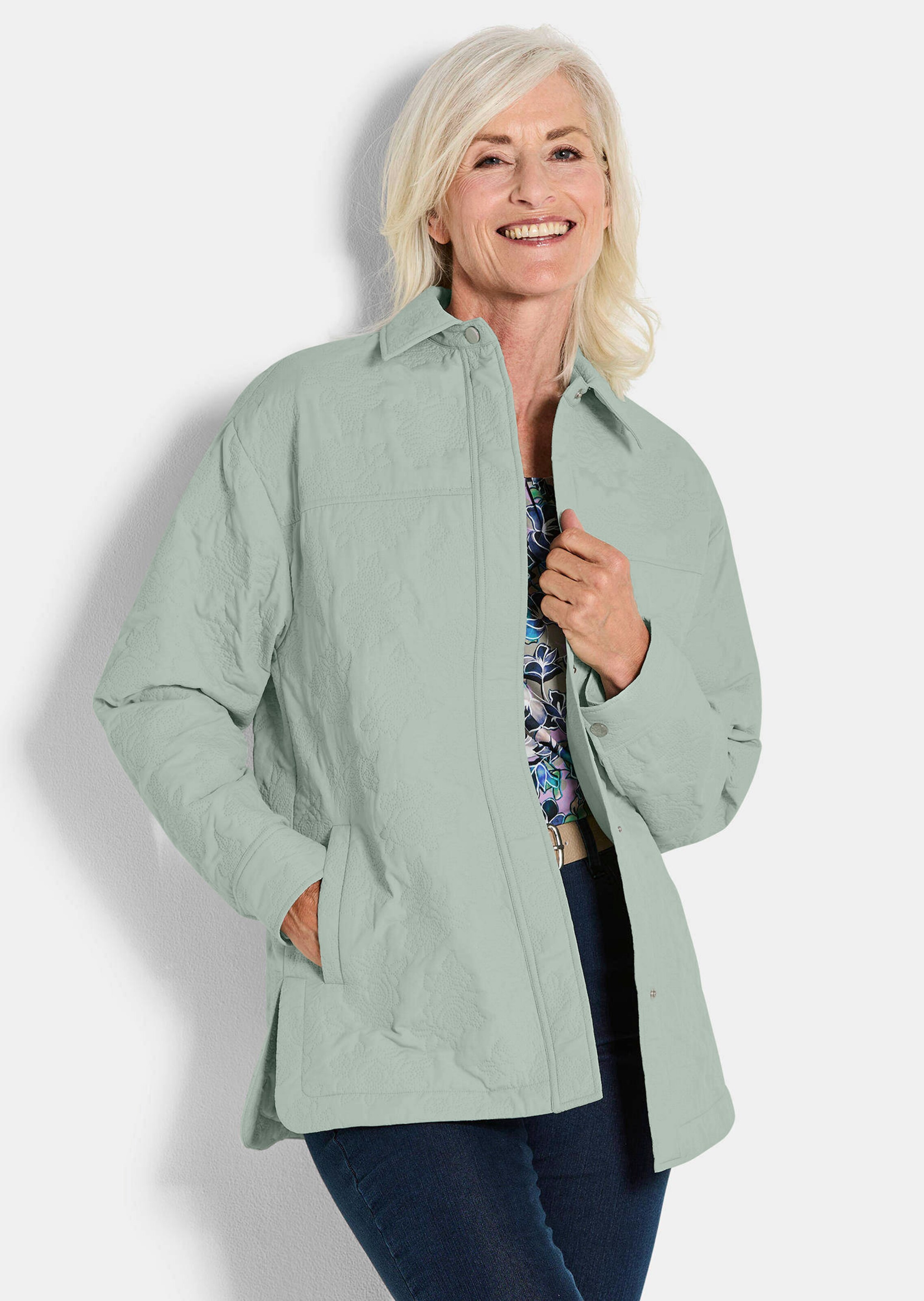 Hemdjacke mit geprägtem Blumenmuster