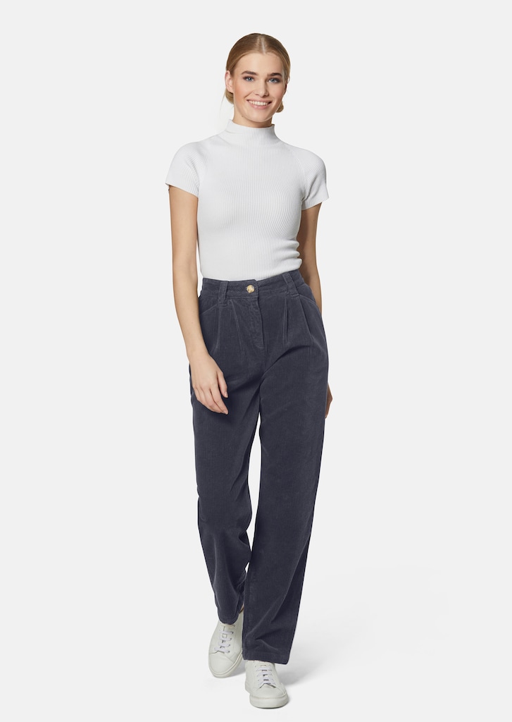 Corduroy trousers with pleats 1
