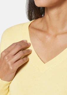 V-neck cashmere jumper thumbnail 5