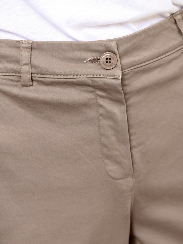Hose mit Bügelfalte 3