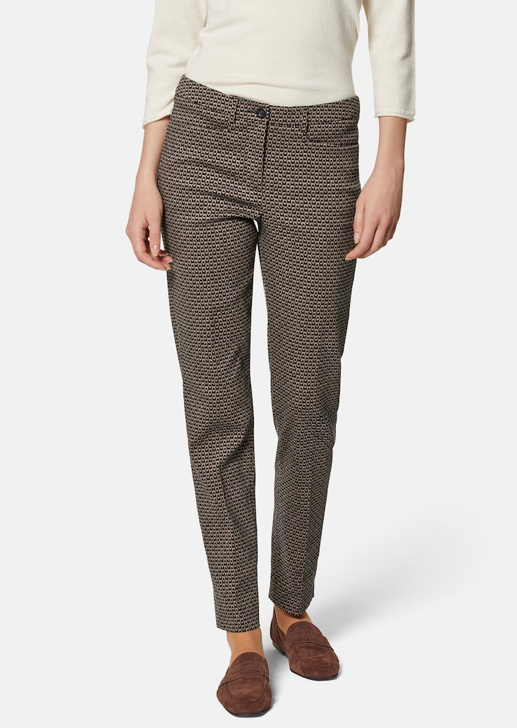 Slim-fit stretch trousers with creases