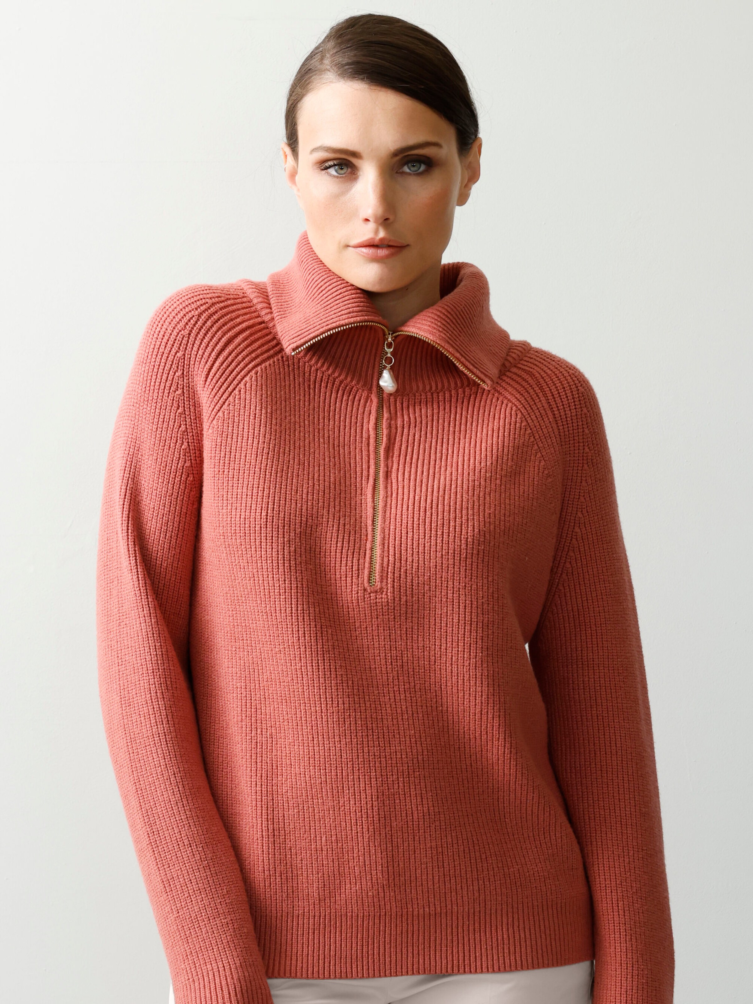 Pullover mit modischem Troyerkragen