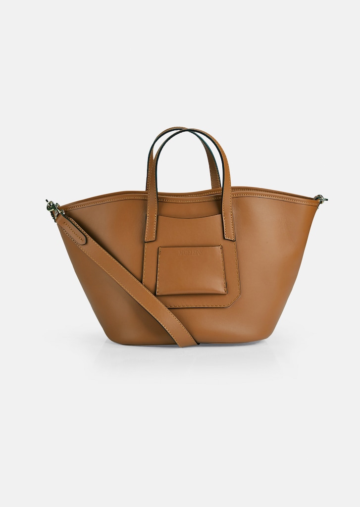Leather bag in trapezoid shape 4