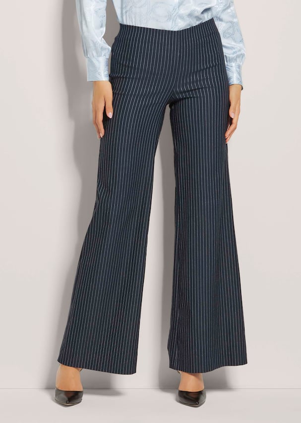 Schlupfhose in ausgestellter Form