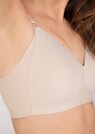 Soutien-gorge doux avec bonnets moulés thumbnail 3