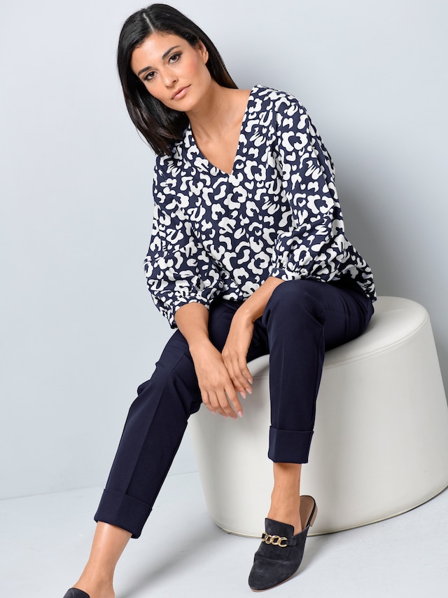 Bluse mit modischem Animal - und Blusendessin 3