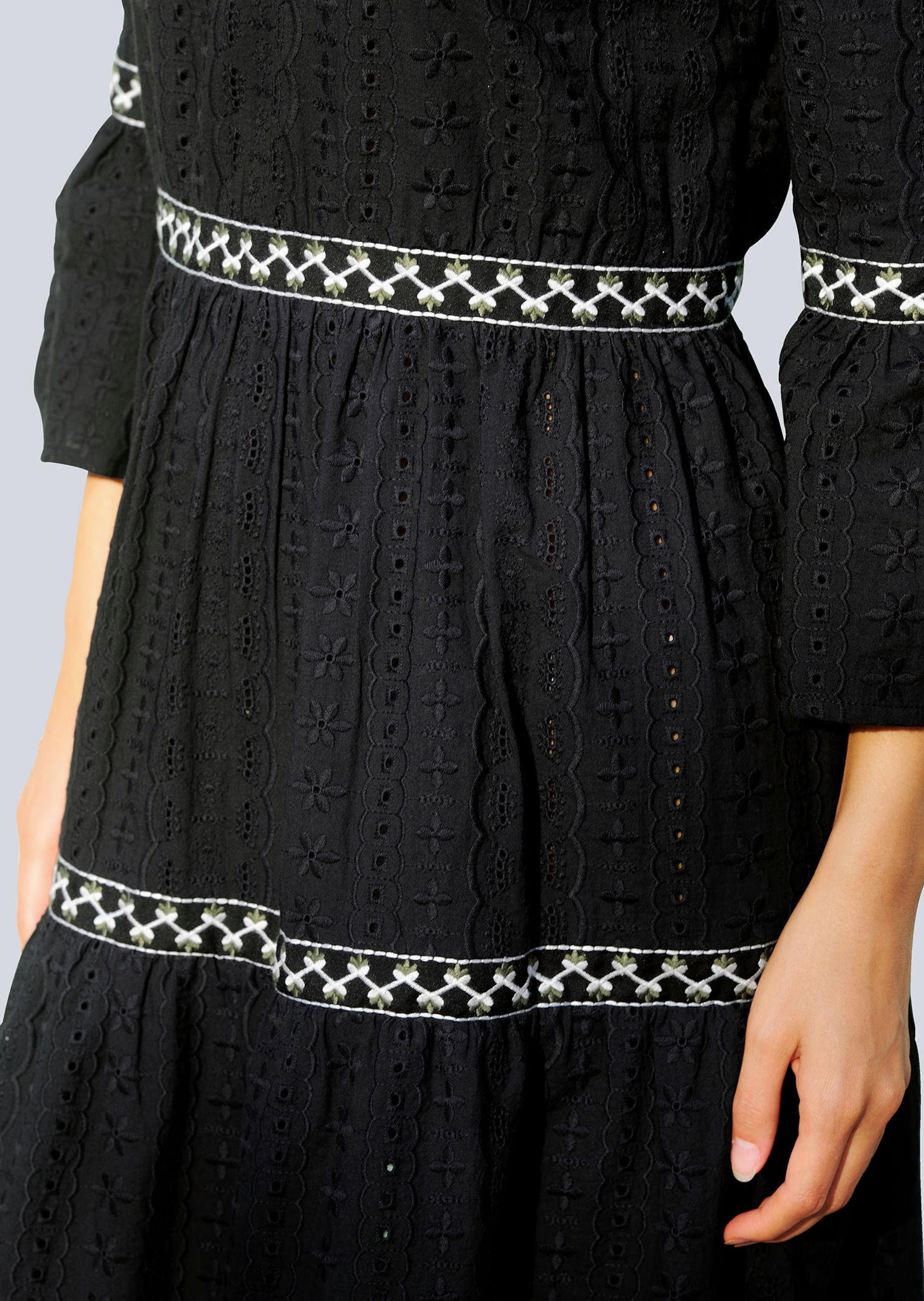 Kleid allover mit filigraner Lochstickerei 3