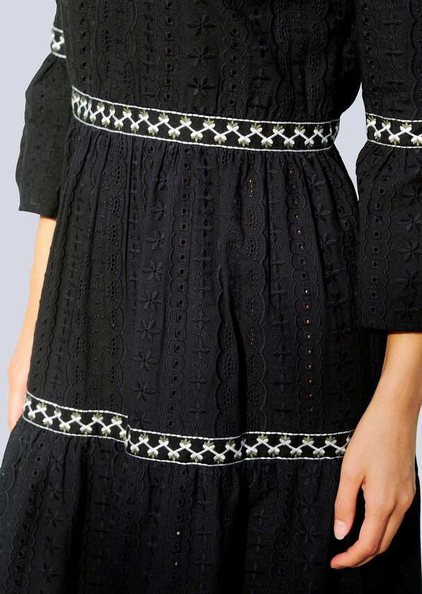 Kleid allover mit filigraner LochStückerei 3