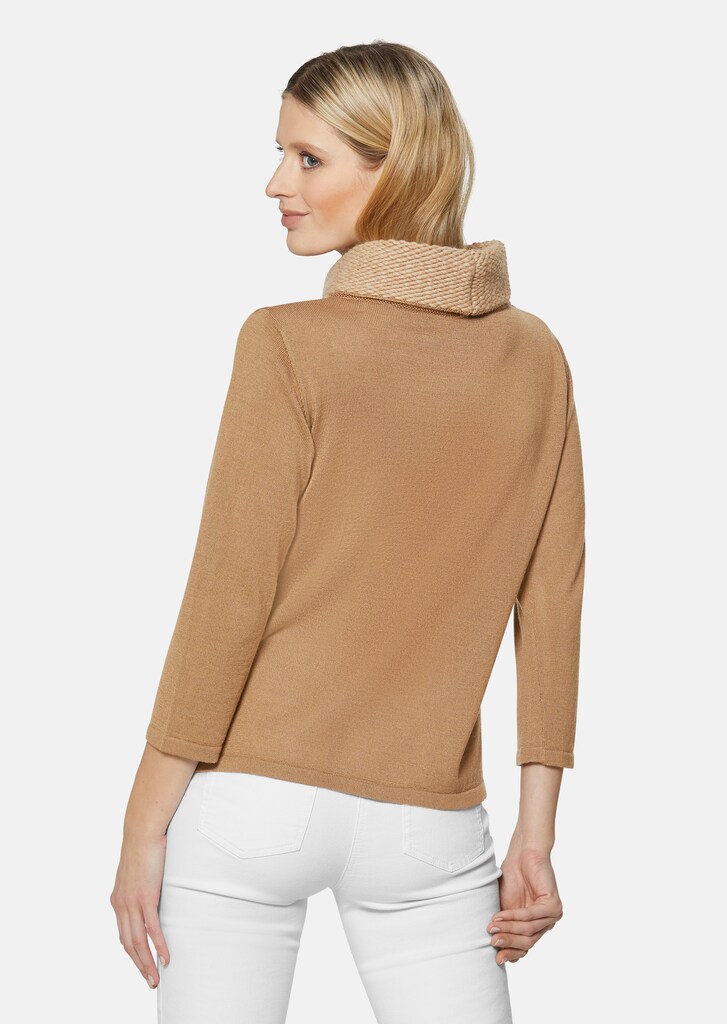 Stand-up collar jumper with 3/4 sleeves 2