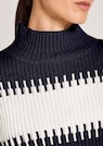 Pull avec motif à larges rayures thumbnail 5