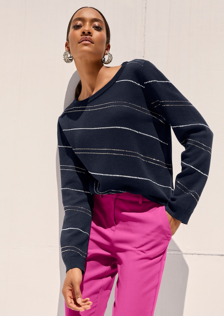 Pullover mit Ziersteinen