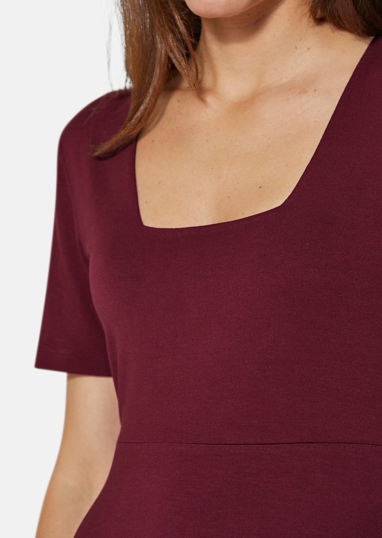 Summer dress with short sleeves in burgundy | MADELEINE Fashion Summer dress with short sleeves in burgundy | MADELEINE Fashion