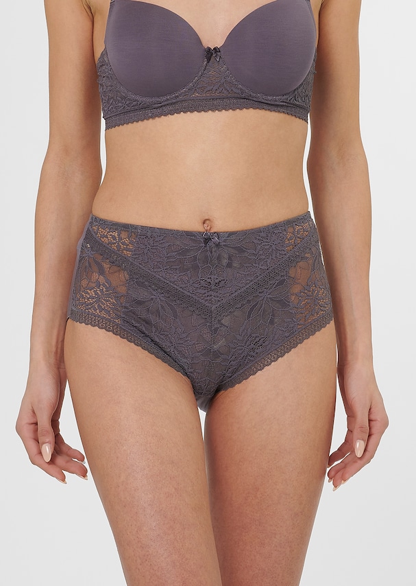 Shaped briefs with lace insert