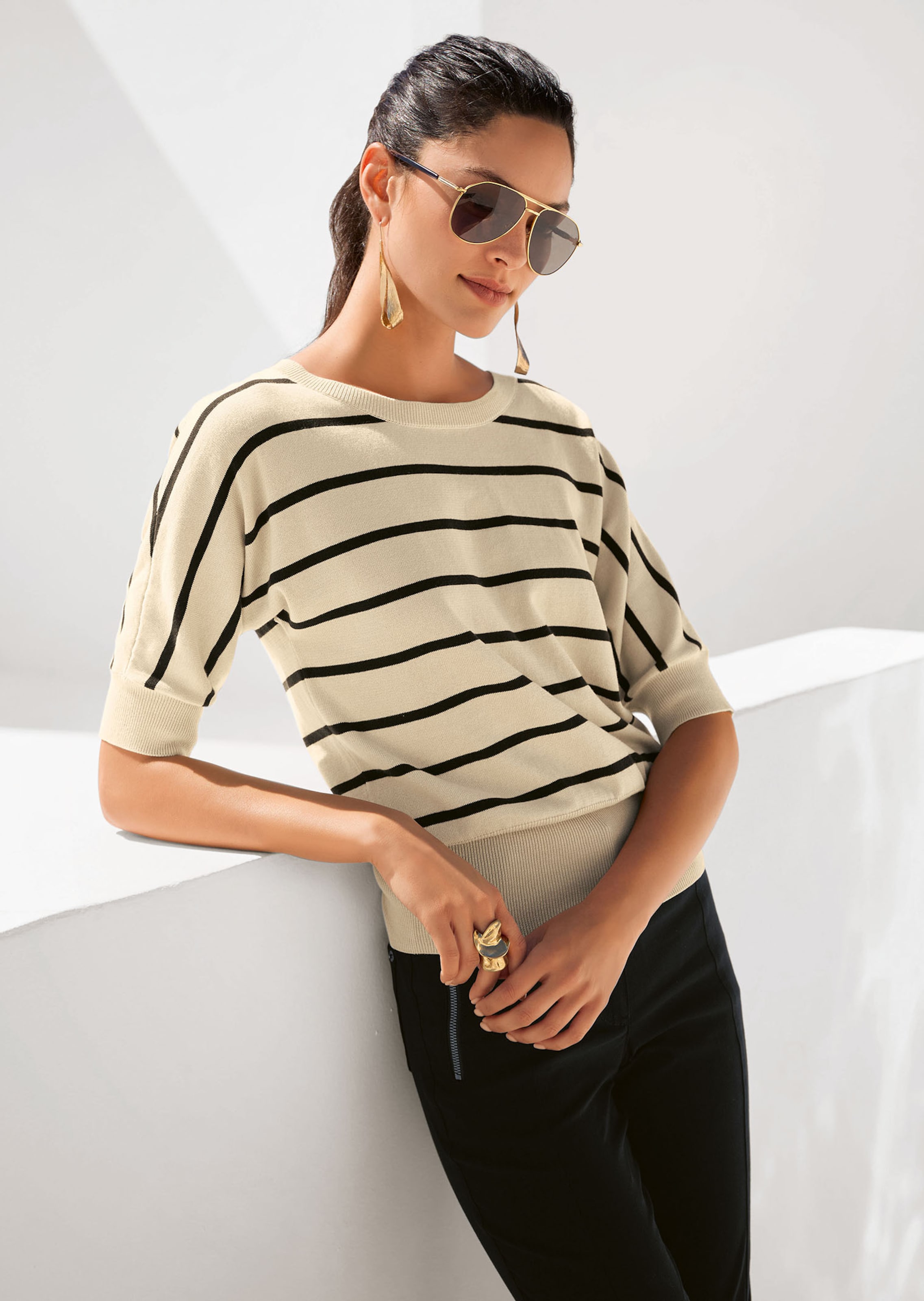 Ringelpullover mit halblangen Ärmeln und breitem Bund