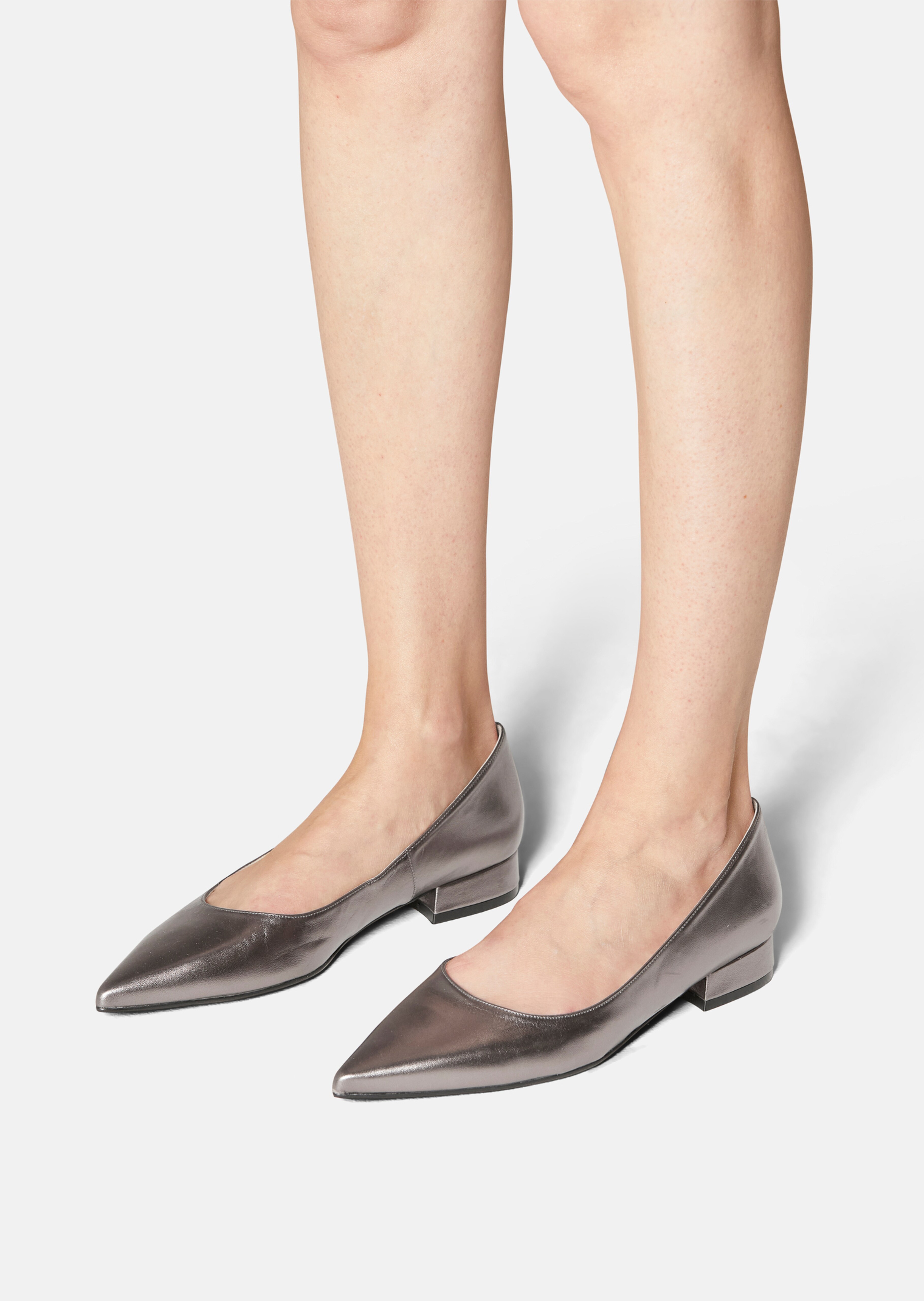 Spitze Ballerinas mit Cut-Outs