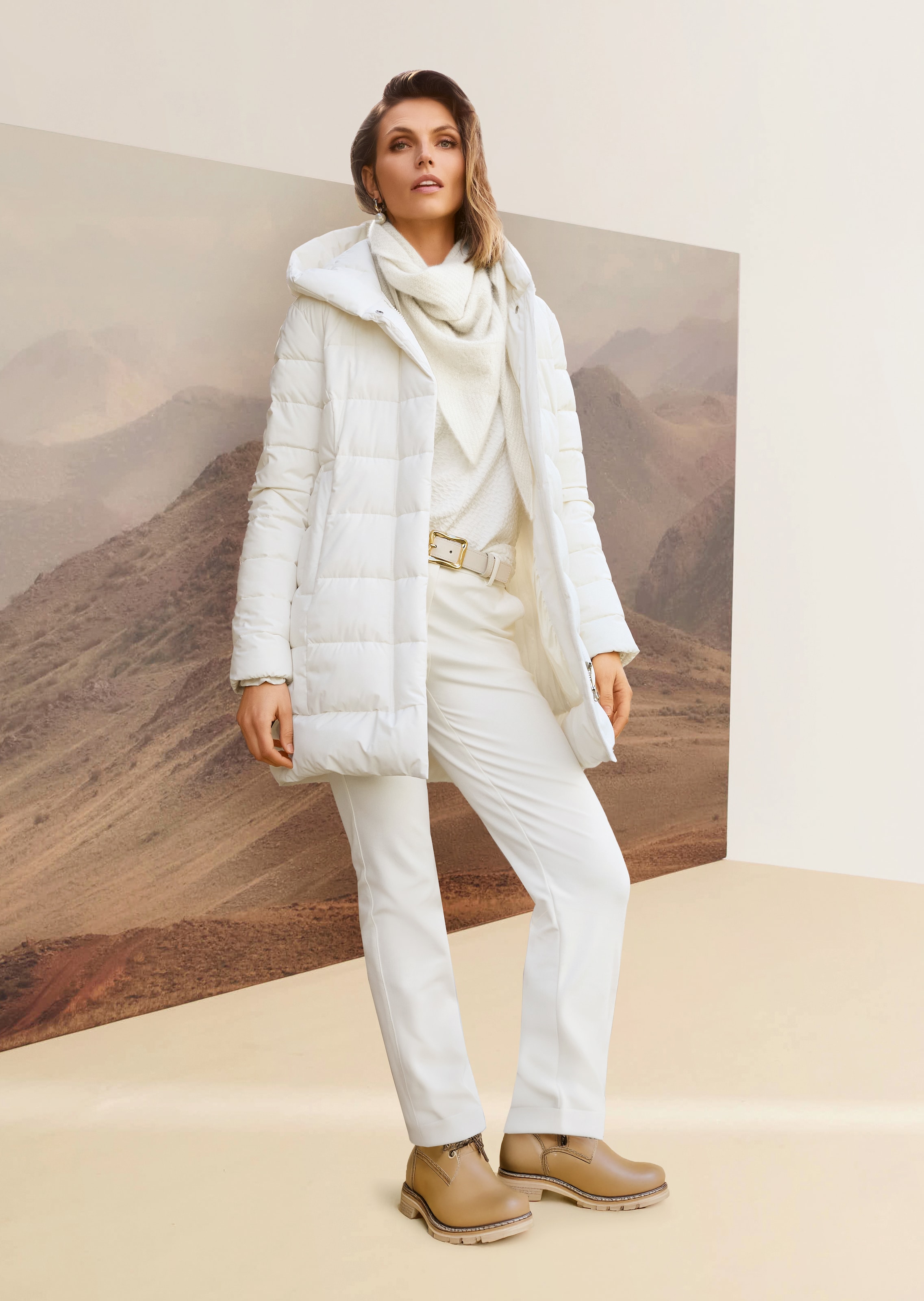 Lange Steppjacke mit Kapuze