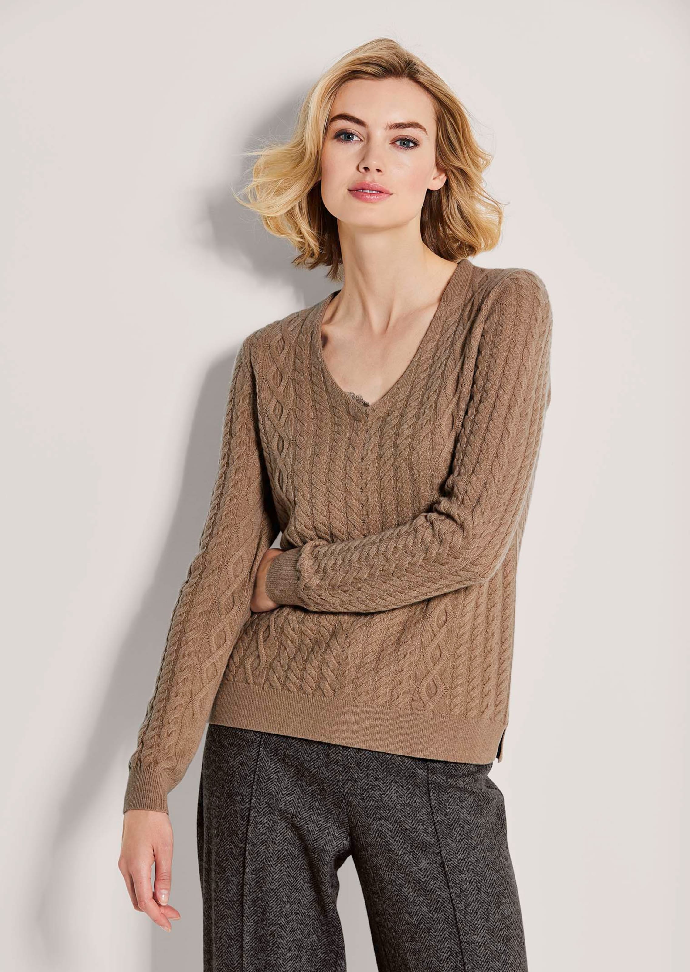 Cashmere V-neck jumper