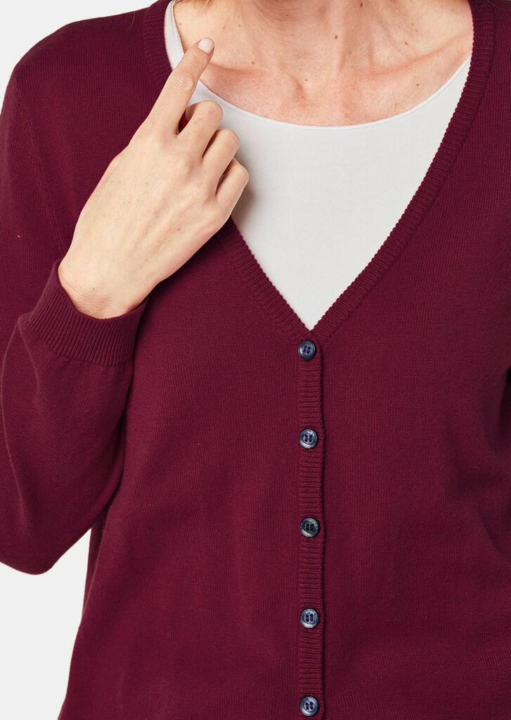 Hochwertige Strickjacke in zeitloser Optik