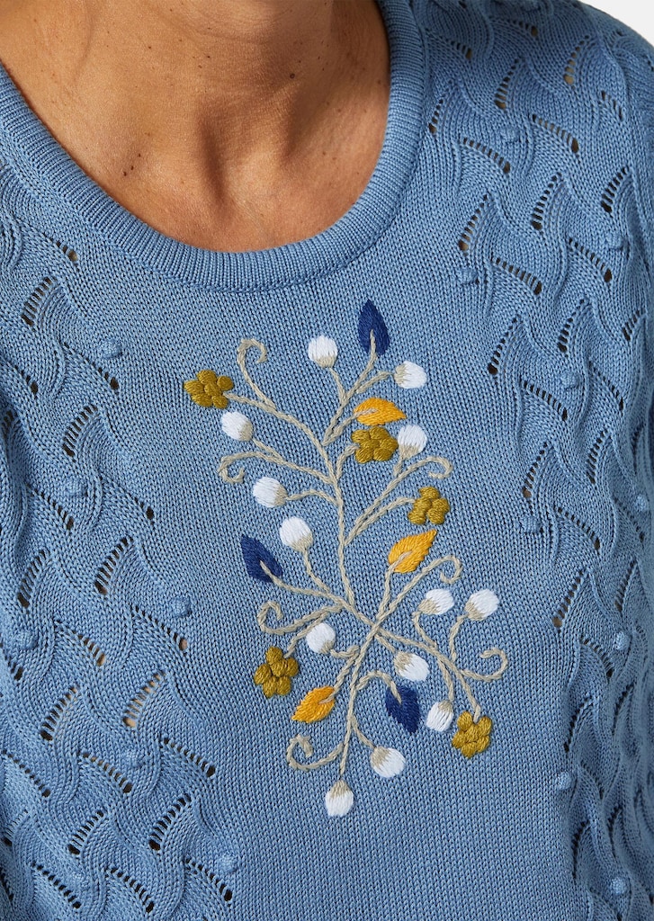 Pullover met ajour- en interessant bloemenpatroon 4