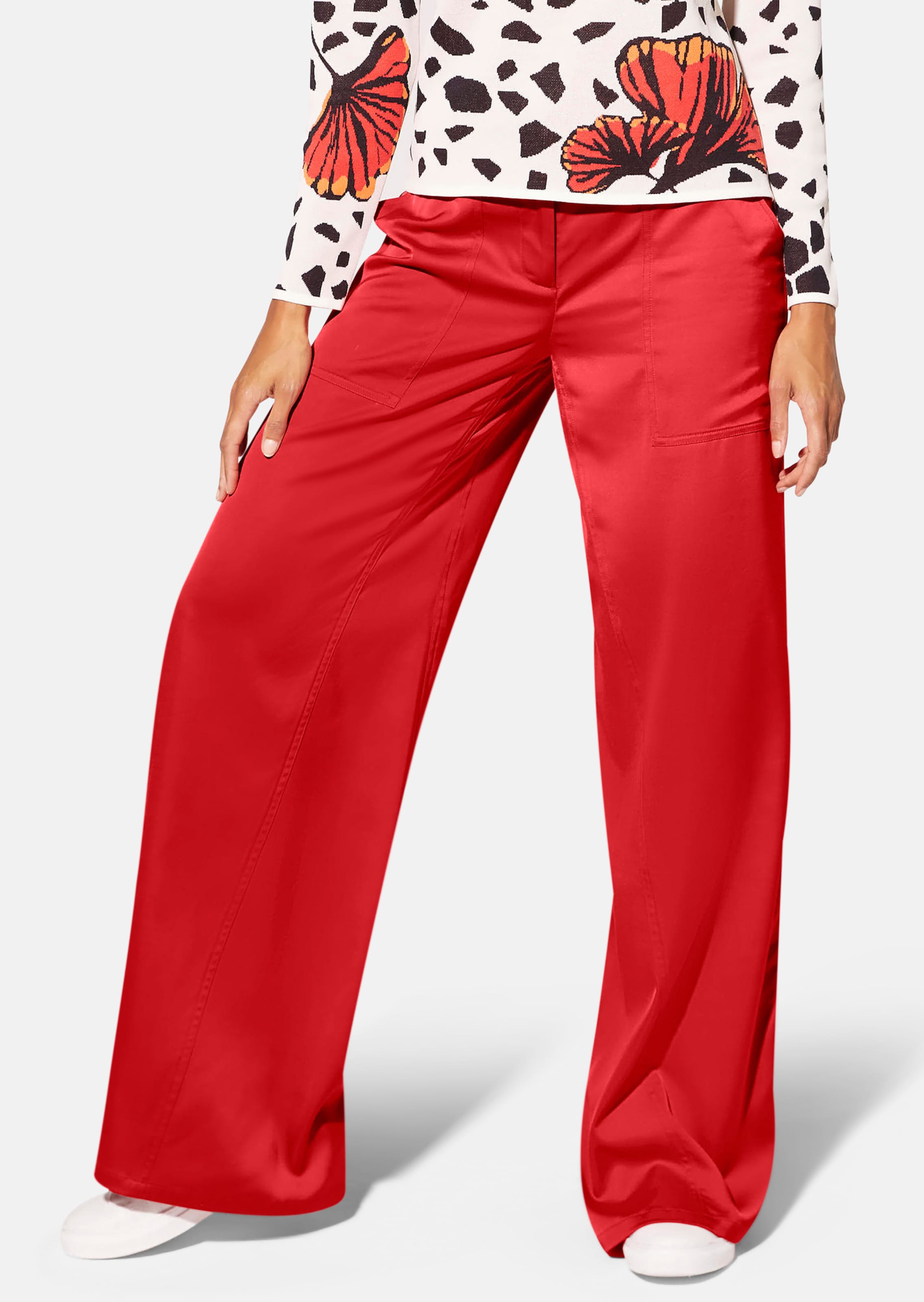 Satinhose im Palazzo-Stil